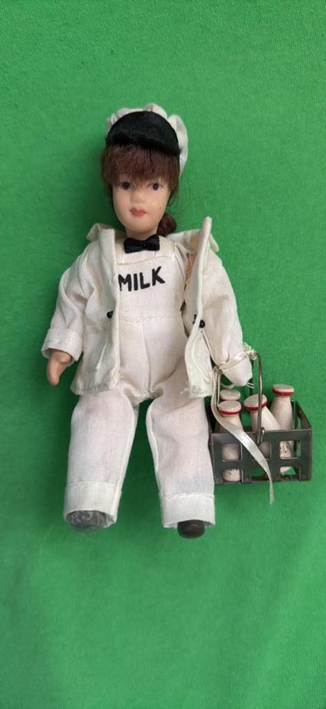 ANTIEKE POP UIT COLLECTIE PORSELEIN, Verzamelen, Ophalen, Zo goed als nieuw, Pop