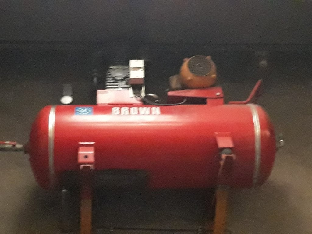 Compresseur Brown 300, Enlèvement, 100 litres ou plus, 200 à 400 litres/min, Utilisé