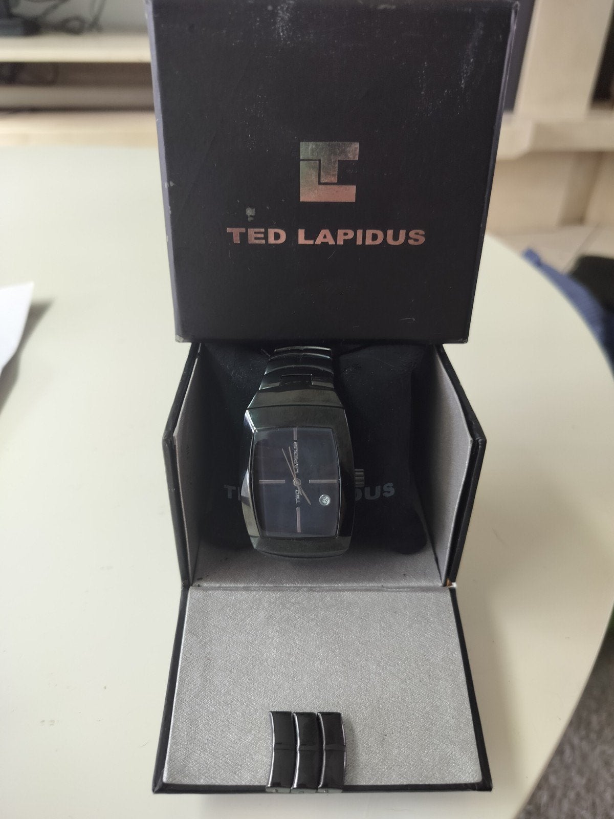 polshorloge Ted Lapidus - nieuw
Merk: Ted Lapidus
Quartz uur, Enlèvement ou Envoi, Montre-bracelet