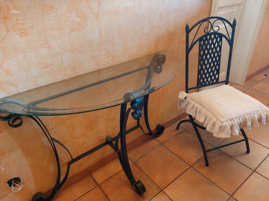 Decoratieve tafel en bijpassende stoel, Ophalen, Zo goed als nieuw