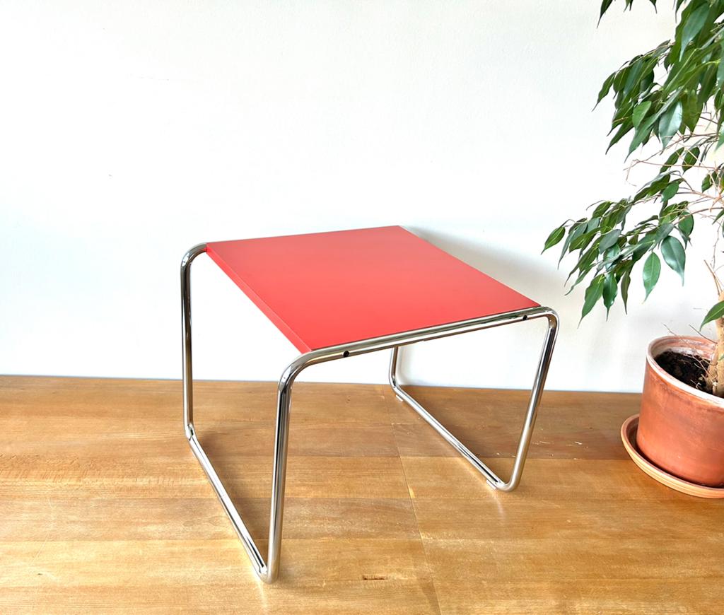 Knoll Marcel Breuer Laccio low bijzet tafel rood, Ophalen, Nieuw, Rechthoekig