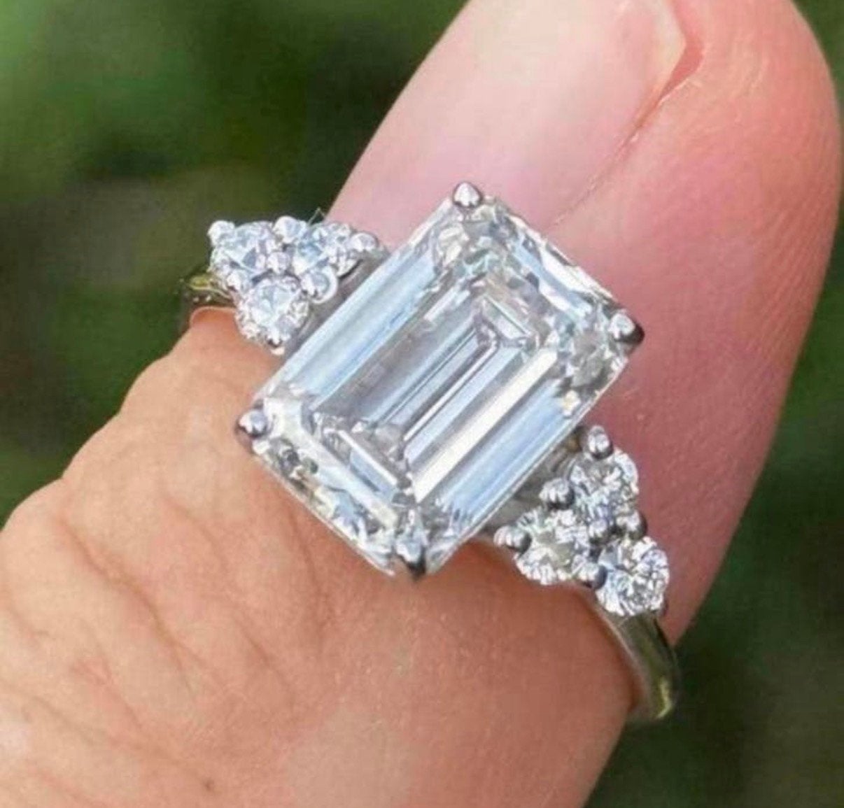 Schitterende 3.38ct Smaragd Diamant Ring 14k Witgoud, Bijoux, Sacs & Beauté, Bagues, Enlèvement ou Envoi, Or, 17 à 18, Femme