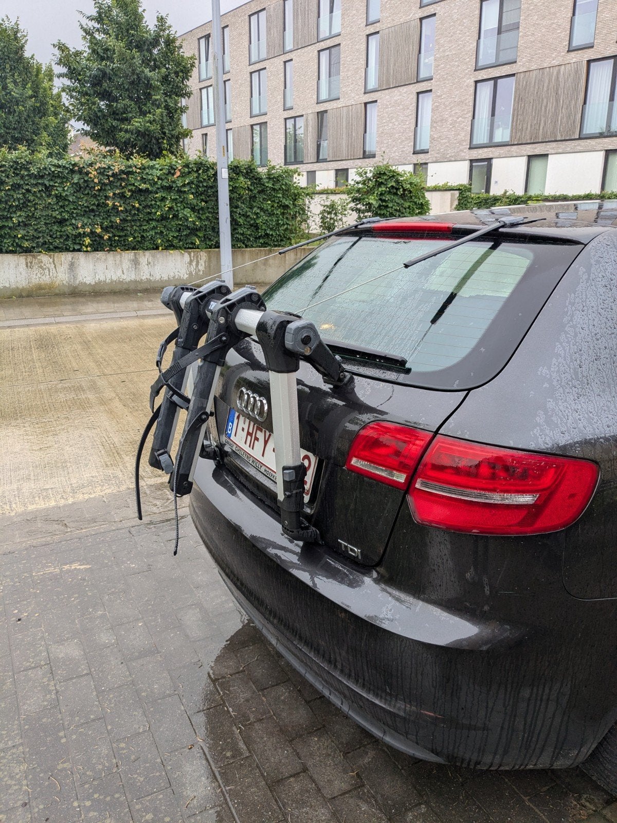 Thule outway hangende achterklep fietsendrager, Ophalen