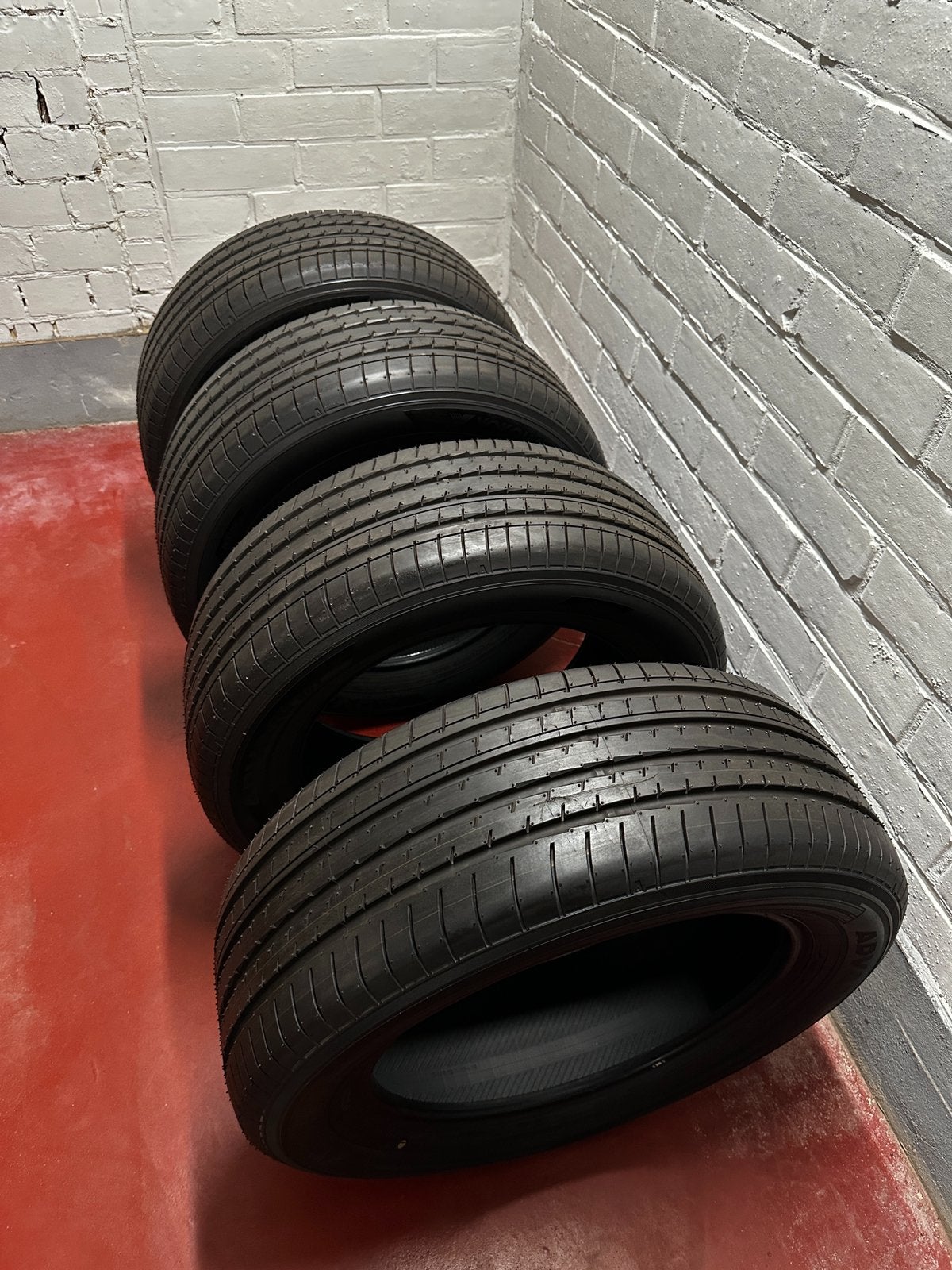 Nouveaux pneus de voiture Yokohama Advan V61 235/60 R18, Neuf, Pneus été, Enlèvement, 235 mm
