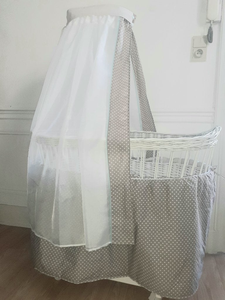 Forest-Uccle : petit prix ! Beau lit bébé, osier blanc, Alvi, Enfants & Bébés, Enlèvement, Utilisé, Moins de 140 cm, 70 à 85 cm