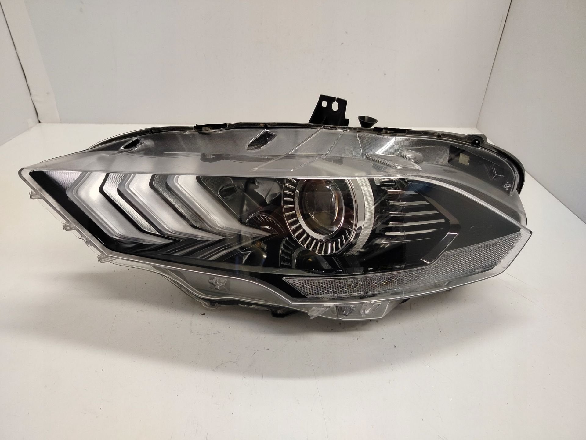 Phare avant gauche Ford Mustang VI Lift 85015B912007176, Info@ford.com, Ford Motor Company, American Road 1
48126  Dearborn, Ford
