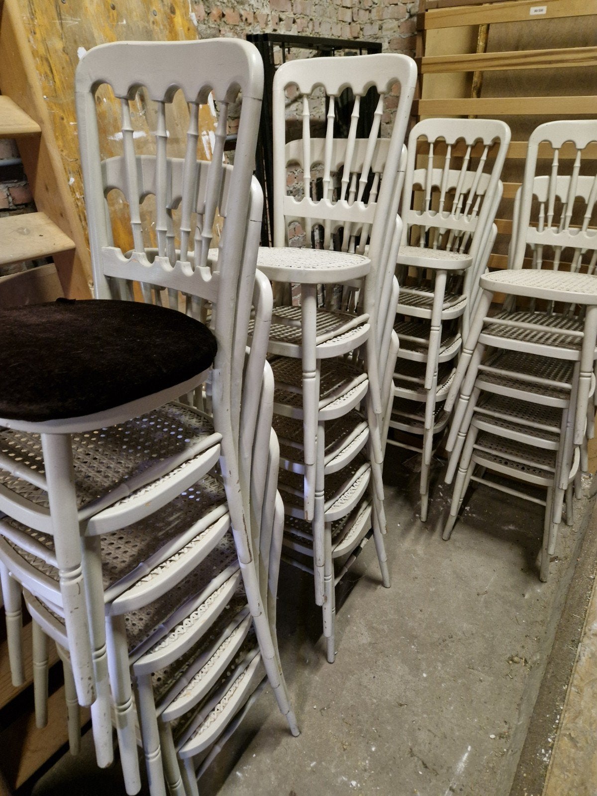 22 chaises gris/beige cannées, Maison & Meubles, Chaises, Gris, Enlèvement, Bois, Cinq, Six Chaises ou plus