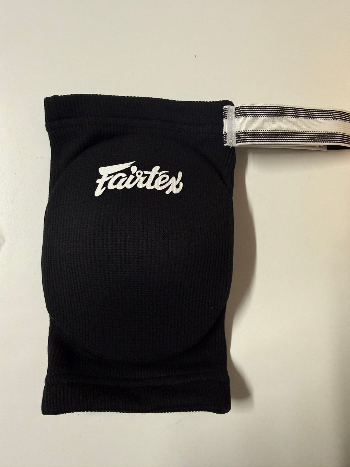 Fairtex muay thai elleboogbeschermers (one size), Sport en Fitness, Ophalen, Zo goed als nieuw