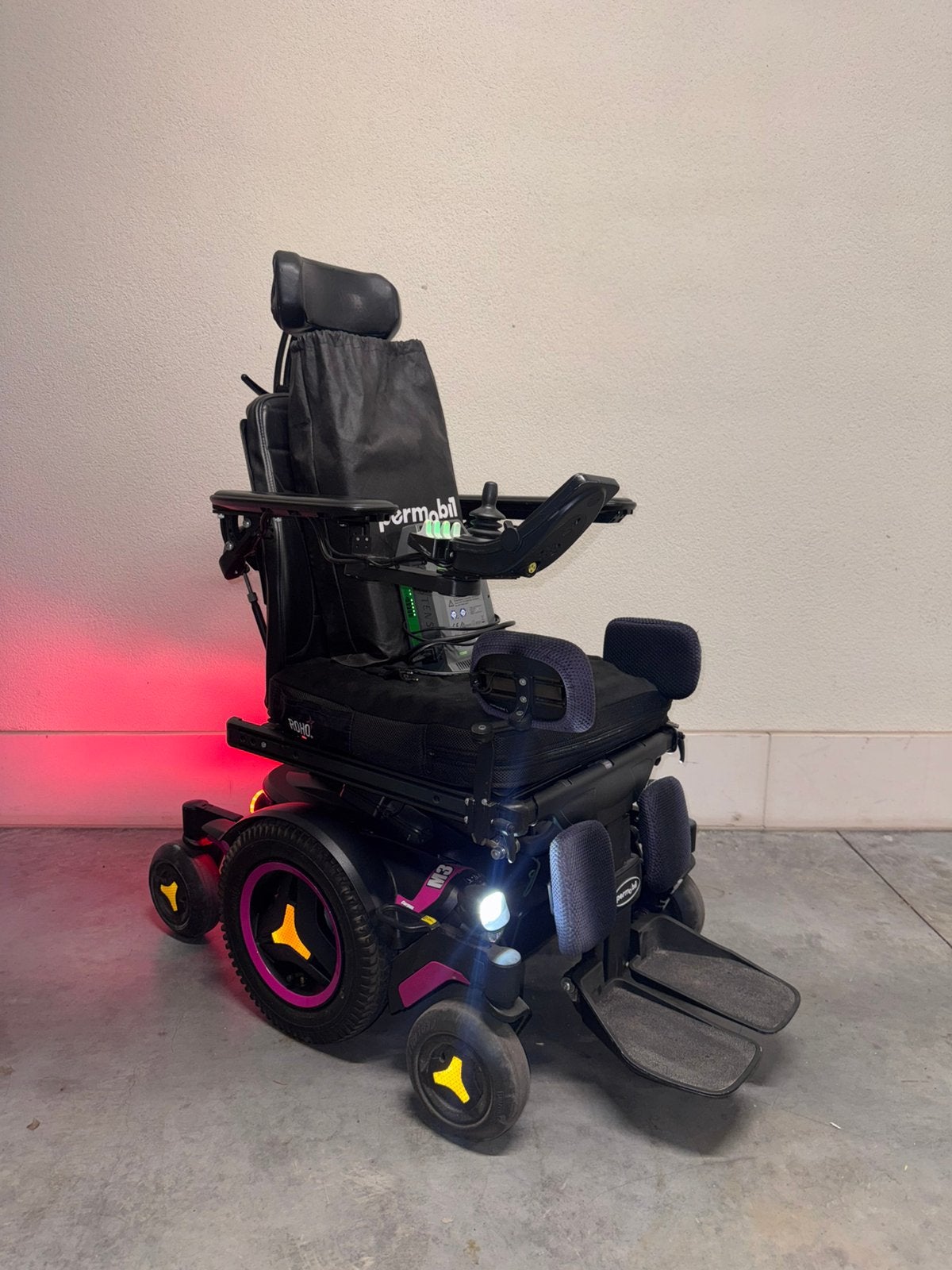 Fauteuil roulante Permobil M3 chaise électrique en bon état, Divers, Enlèvement ou Envoi, Pliant, Comme neuf, Fauteuil roulant électrique