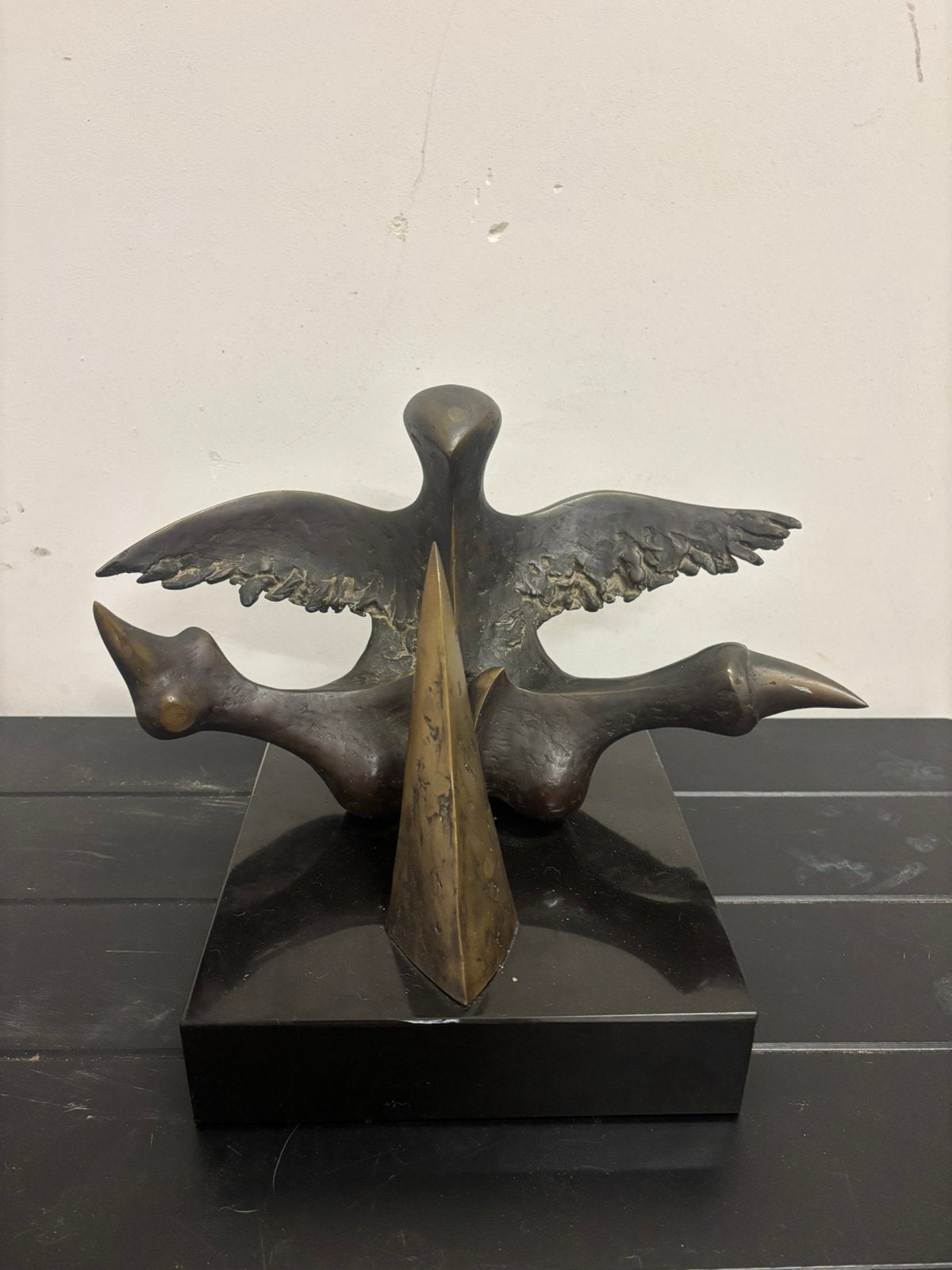 Bronzen kunstwerk Roland Monteyne ‘ vogelvlucht’, Enlèvement, Patiné