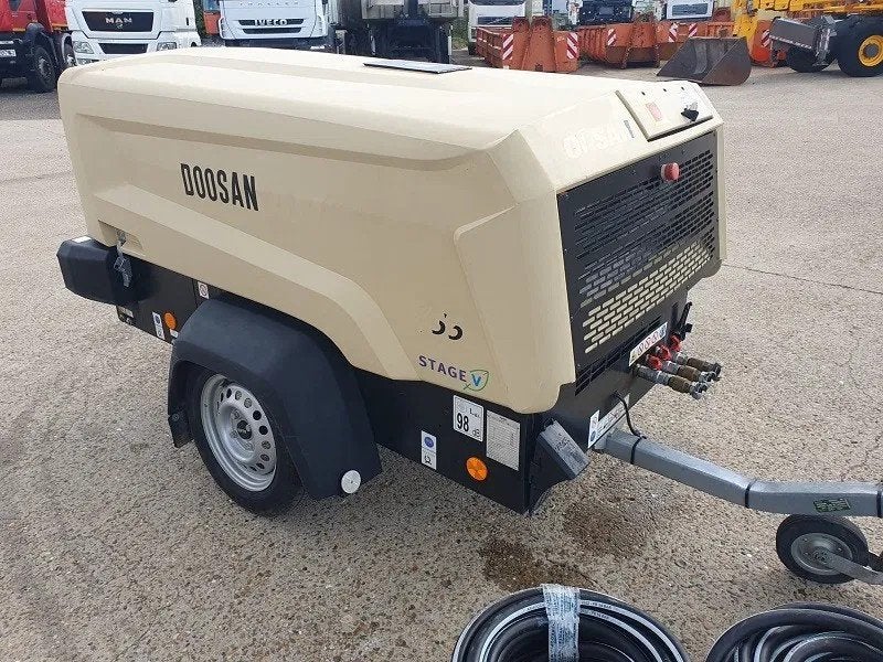 Doosan 77.55 Compressor - 687 uren, Articles professionnels, Doosan Bobcat Emea, CZ