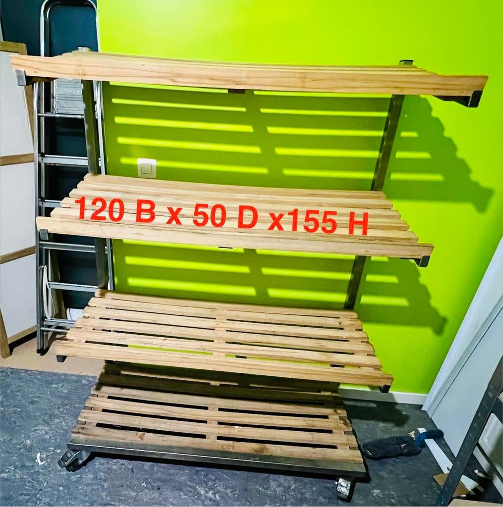 Stevig rek met houten leggers en remwielen, Ophalen
