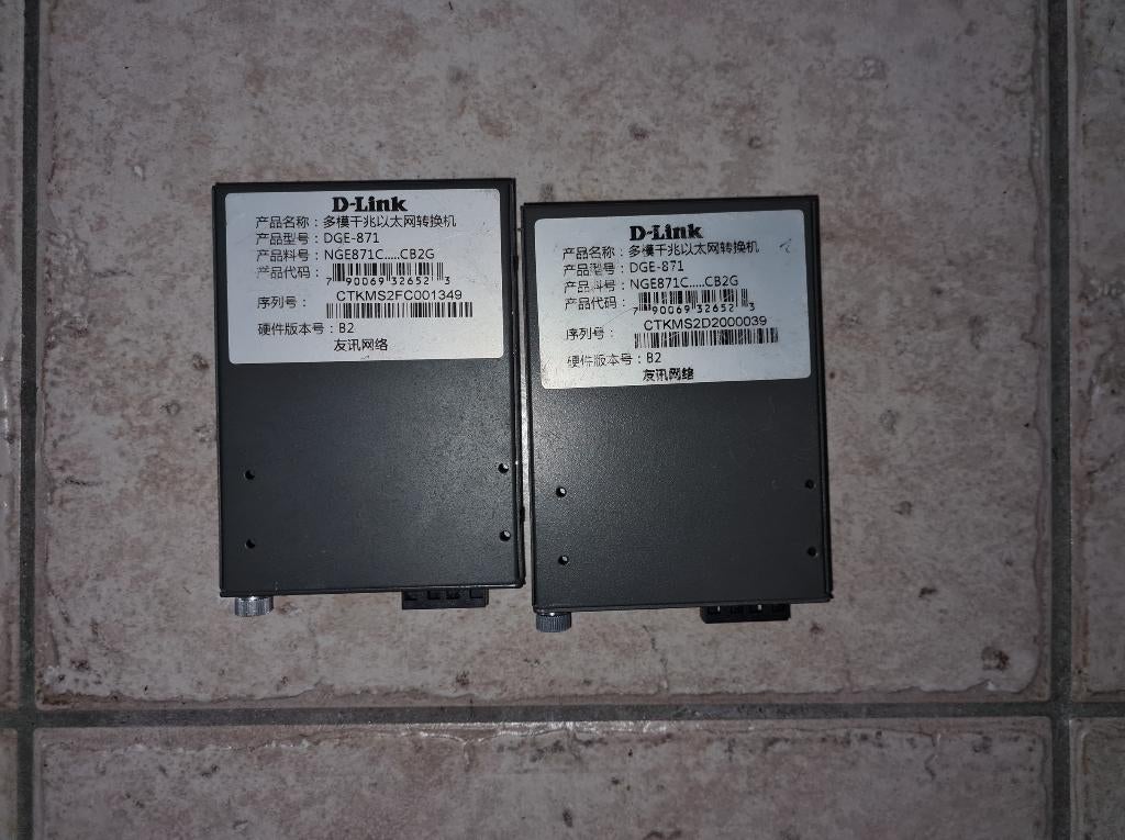2 stuks DGE-871, D-Link DGE-871 Converter, Ophalen of Verzenden, Gebruikt, D-link