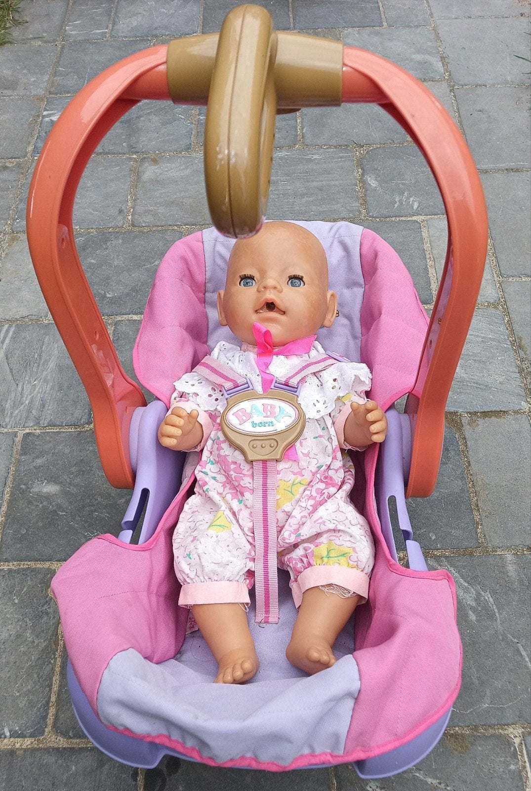 Babyborn pop in poppen maxi-cosi (complete set), Kinderen en Baby's, Speelgoed | Poppen, Ophalen, Zo goed als nieuw, Babypop