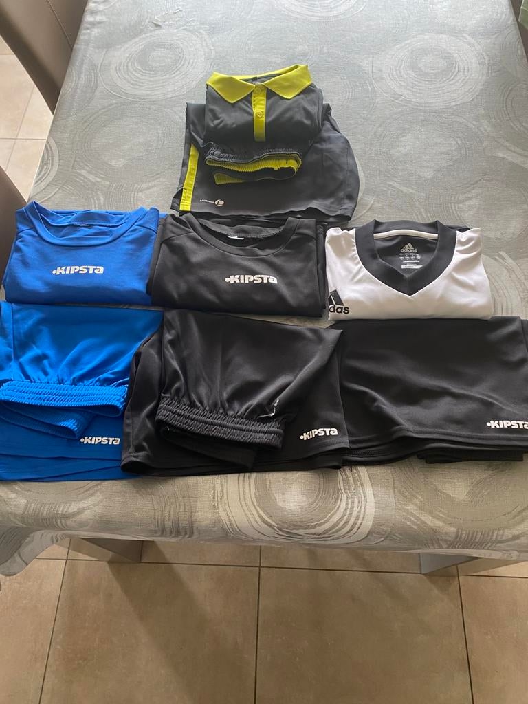 Voetbaltruitjes met korte broek en één polo met korte broek, Ophalen of Verzenden, Zo goed als nieuw