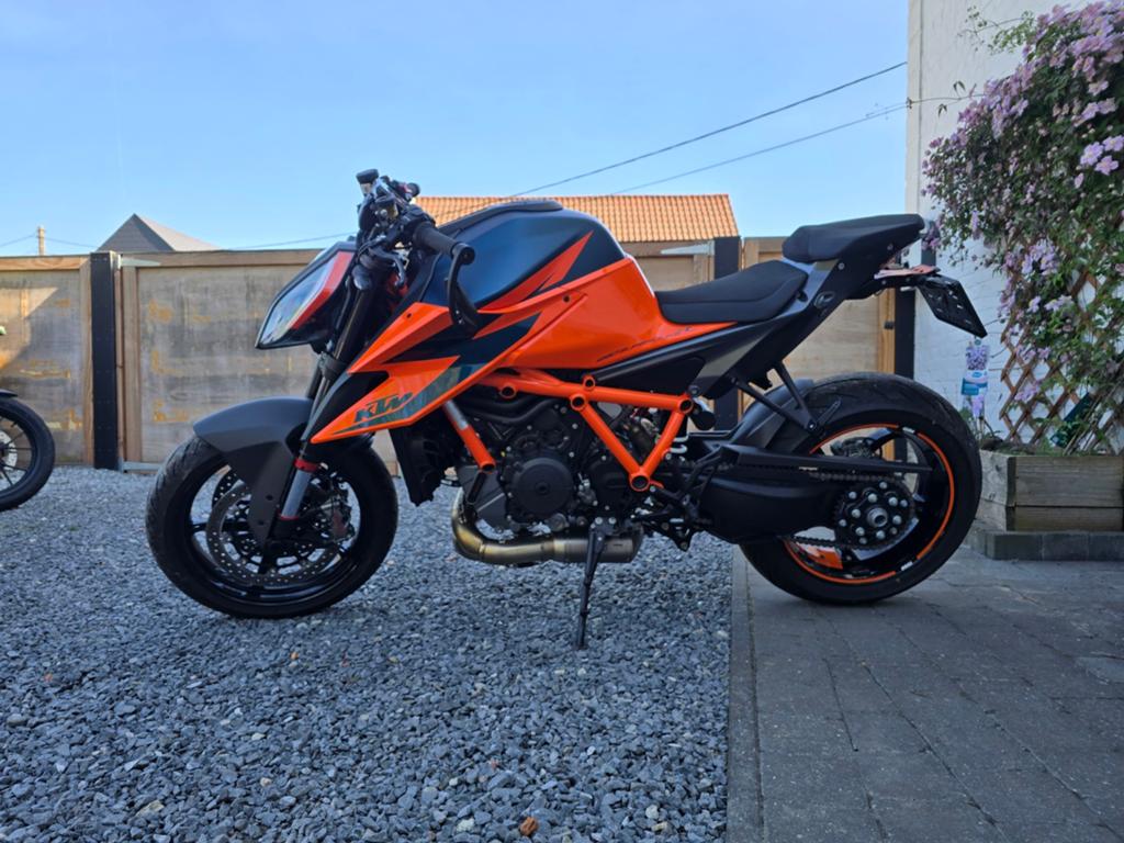 Ktm super duke 1290R btw NIEUWSTAAT 516KM AKRAPOVIC LIJN!!!!, Motos, Motos | KTM, Échappement sport, Permis Moto A, Entreprise