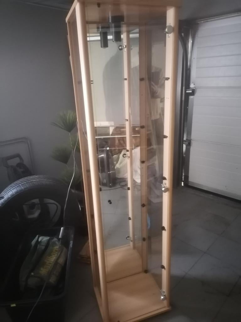 Gratis Vitrinekastje, Ophalen, Minder dan 50 cm, Gebruikt, 150 tot 200 cm