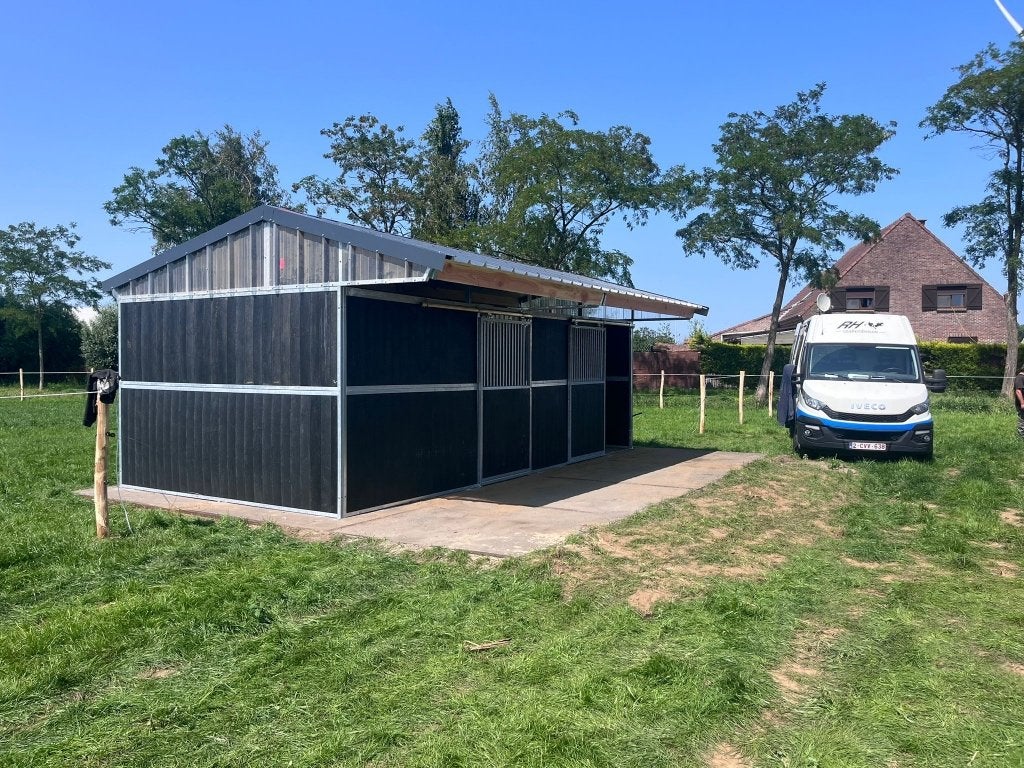 Boxes pour chevaux, boxes extérieurs, écuries extérieures, Animaux & Accessoires, Élevage, 4 chevaux ou poneys ou plus