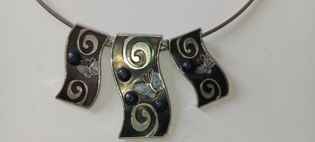 Collier fantaisie, Bijoux, Sacs & Beauté, Colliers, Comme neuf, Noir, Autres matériaux