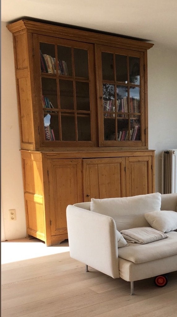 Grote houten kast, Enlèvement