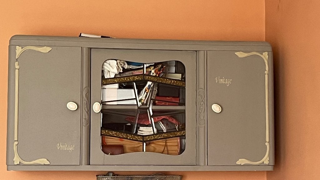 Meuble à suspendre / vitrine, Enlèvement, Comme neuf, Autres essences de bois, Avec porte(s)