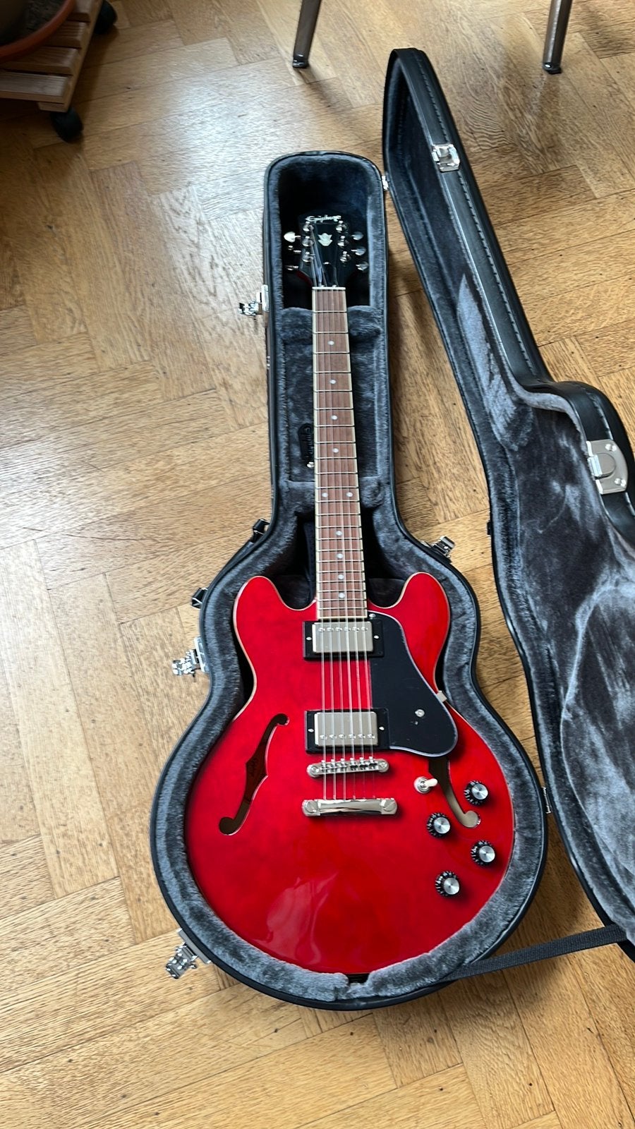 Epiphone ES-339 cherry + case, Muziek en Instrumenten, Ophalen, Zo goed als nieuw, Semi-solid body, Epiphone