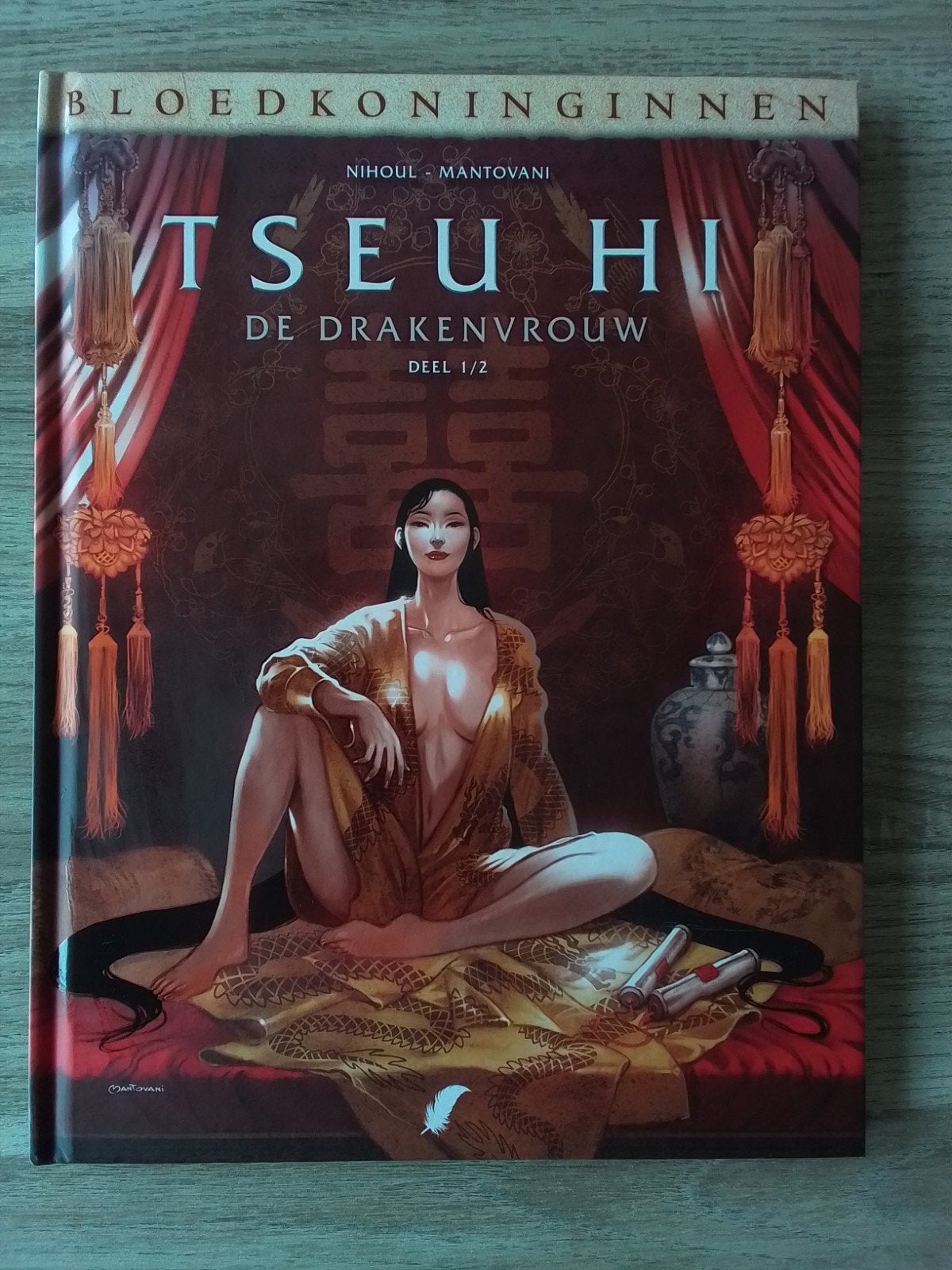 bloedkoninginnen  Tseu hi de drakenvrouw HC, Ophalen of Verzenden, Zo goed als nieuw