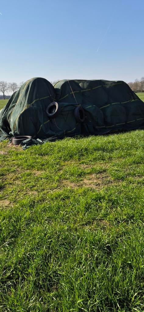20 hooibalen ideaal voor paarden, Ophalen