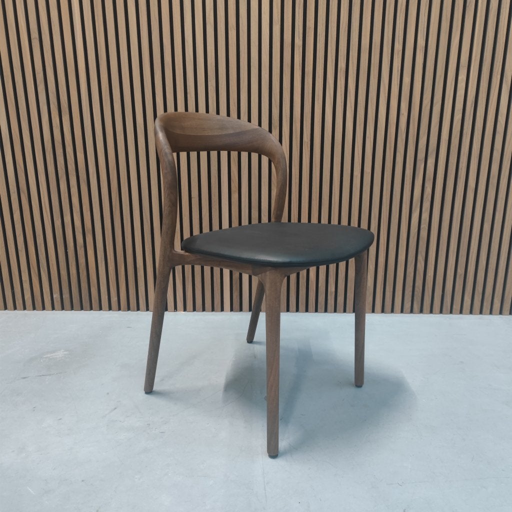 Artisan Neva Light Stoel - Zenith Black Leather, Antiquités & Art, Enlèvement ou Envoi