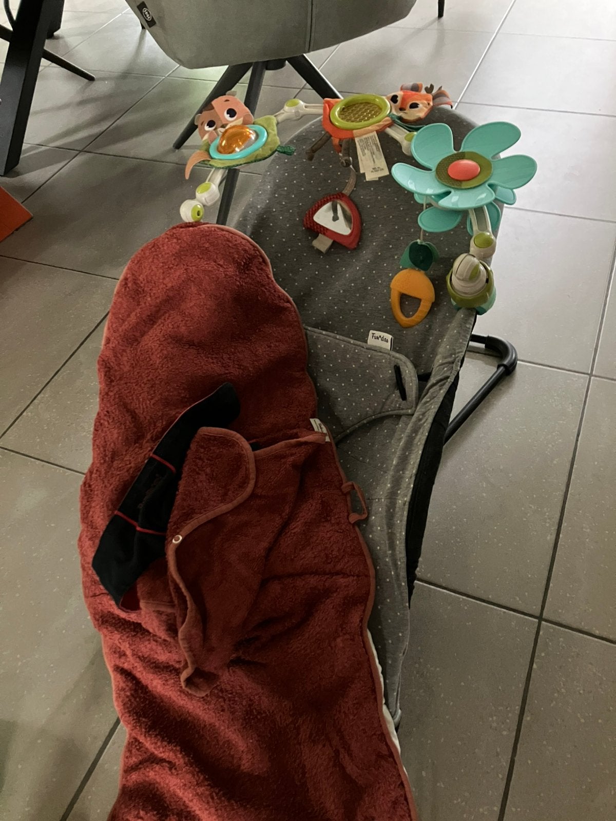 Babybjorn wipper met 2 extra hoezen en speelboog, Kinderen en Baby's, Overige merken, Gebruikt, Wipstoel, Ophalen of Verzenden