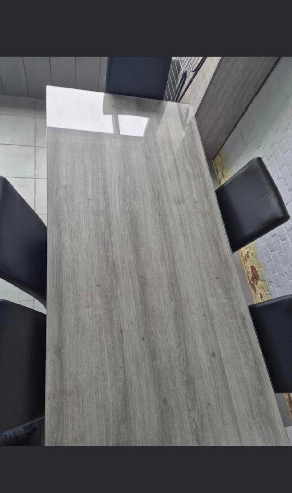 Een eettafel, eigen glas, stoelen., Enlèvement