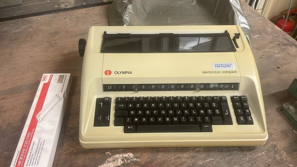 Vintage Olivetti Electronic Compact  elektrische typemachine, Enlèvement