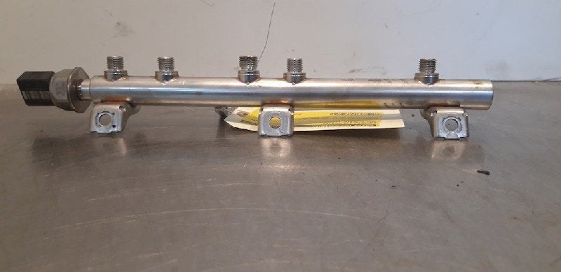 INJECTIEGALERIJ BMW 1 serie (E81) (|13537562474|7562474|), Gebruikt, BMW