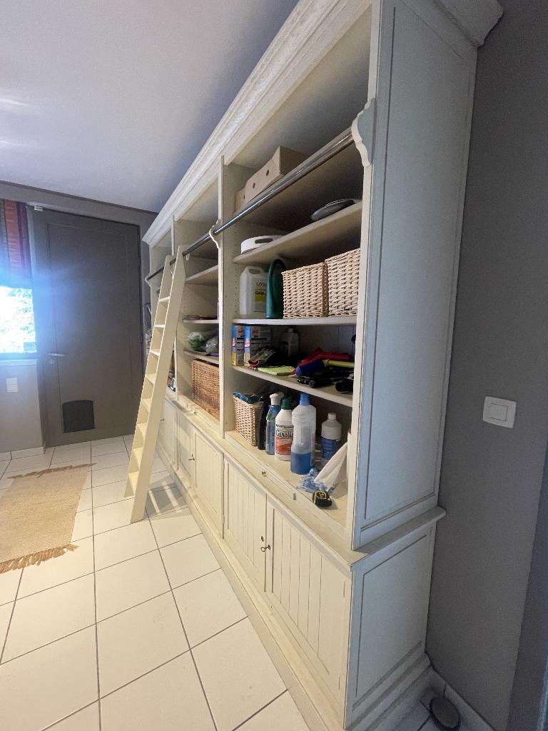 Grote landelijke bibliotheekkast met ladder, Huis en Inrichting, Kasten | Boekenkasten, Ophalen, 200 cm of meer, 25 tot 50 cm