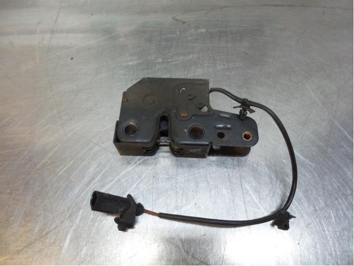 Mécanique de verrouillage capot d'un Volkswagen Polo (Polo, Autos : Pièces & Accessoires, -, 3 mois de garantie, Utilisé, -