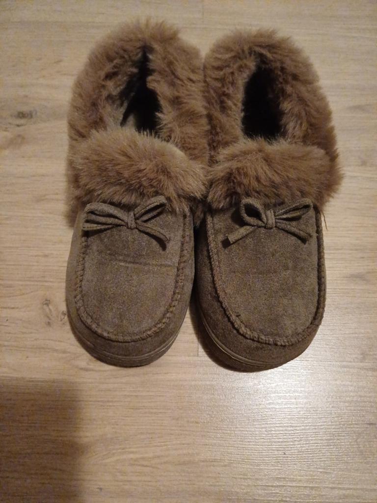 Bruine pantoffels maat 38, Kleding | Dames, Schoenen, Ophalen