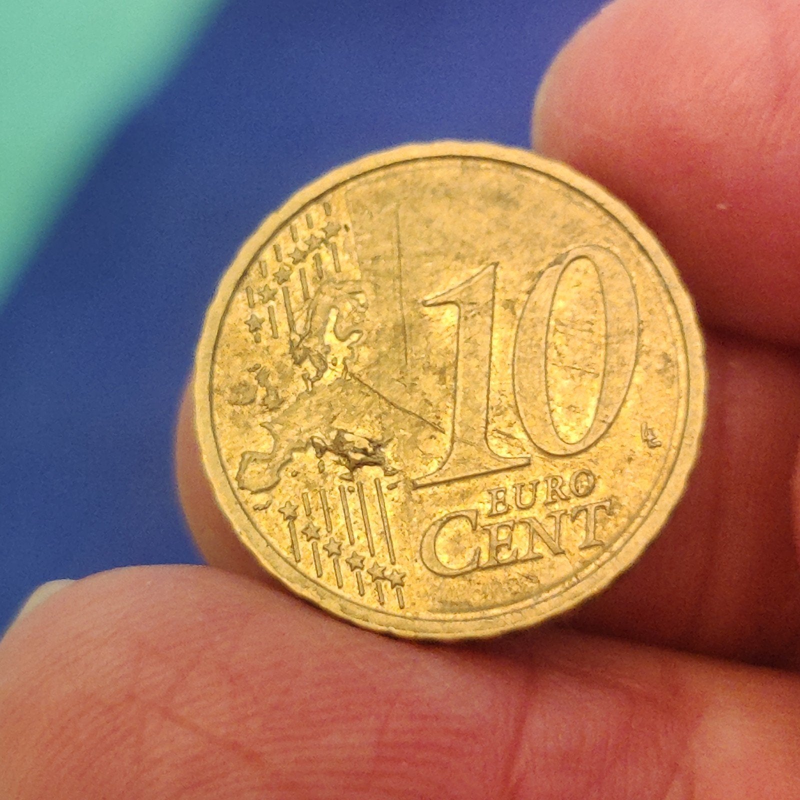 La pièce belge de 10 centimes de 2011 présente trois défauts, Enlèvement