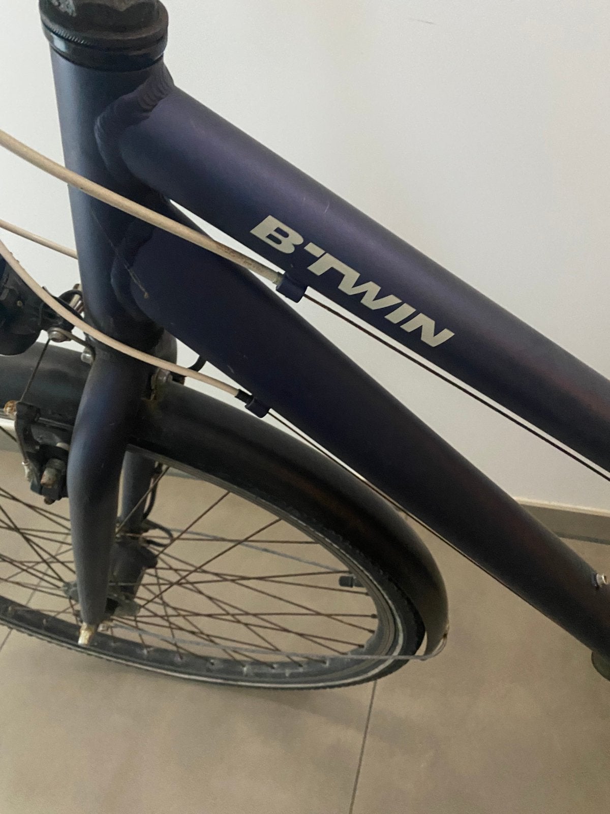 Fiets b twin, Fietsen en Brommers, Ophalen, Zo goed als nieuw