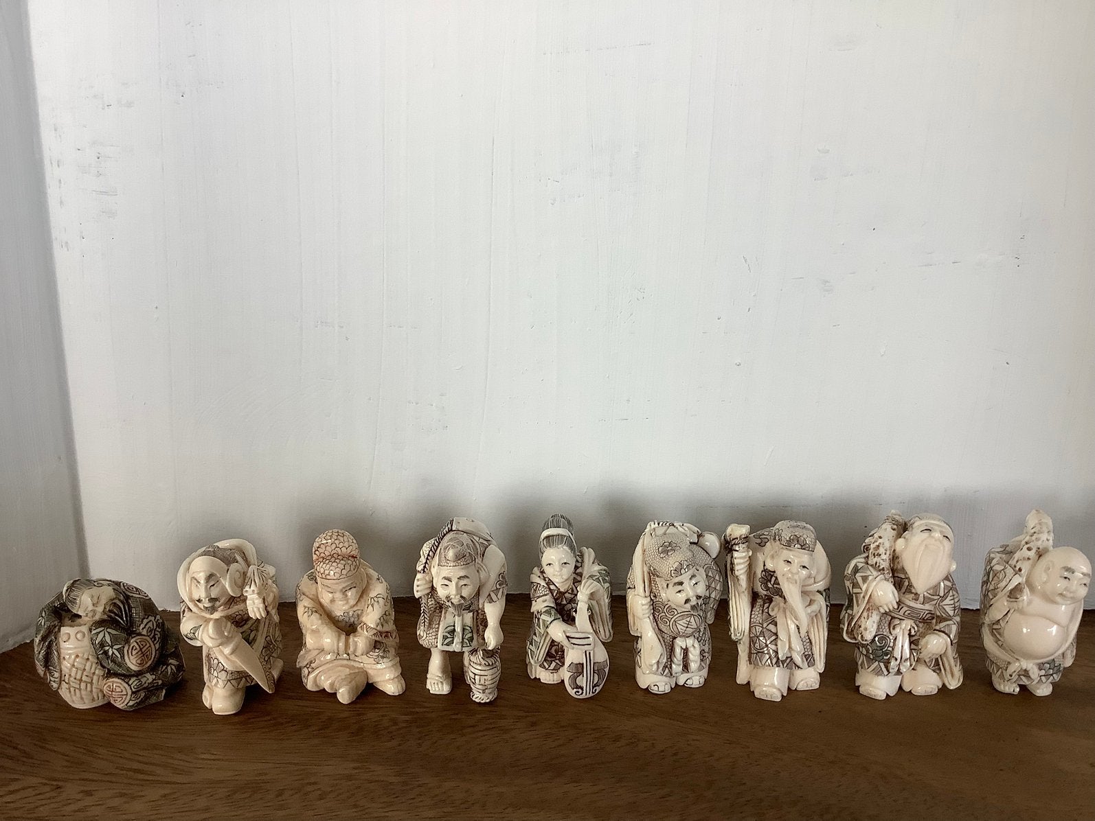 9 stuks Okimono - netsuke’s, China, Ophalen, Netsuke, Natuurlijk materiaal