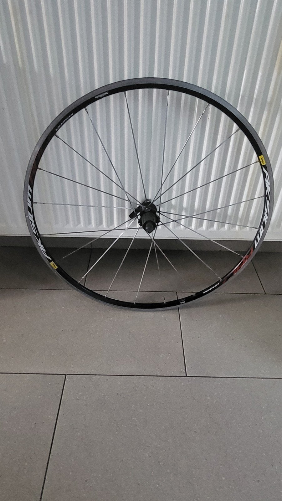 AKSIUM RACE FIETS VOORWIEL ( MAVIC ) GOEDE STAAT IS, Ophalen