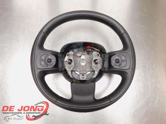 Volant d'un Fiat 500L, -, 3 mois de garantie, Utilisé, -