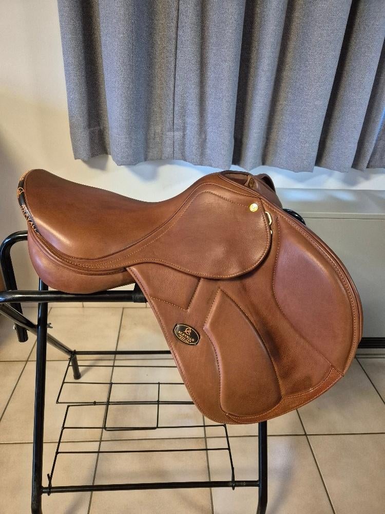 Acavallo Modigliani 17.5 springzadel, Dieren en Toebehoren, Paarden en Pony's | Hoofdstellen en Tuigage, Zo goed als nieuw, Springen