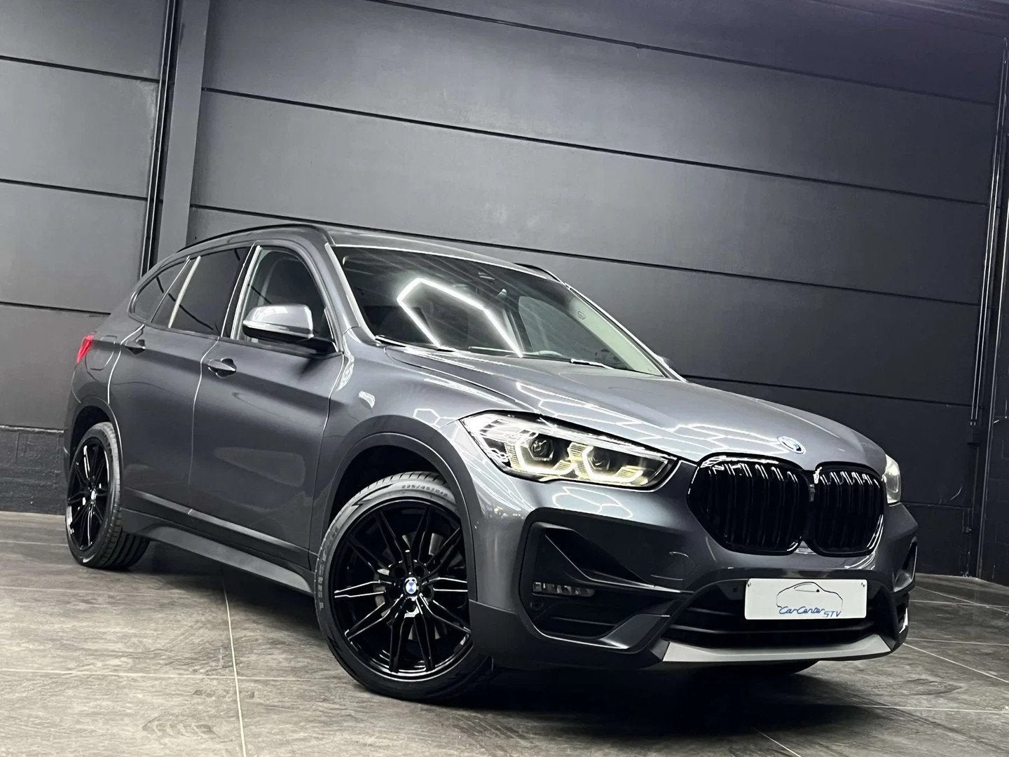BMW X1 xDrive25e Hybrid / Head up / Leder / LED / Camera, Gebruikt, 1820 kg, Leder, Bedrijf