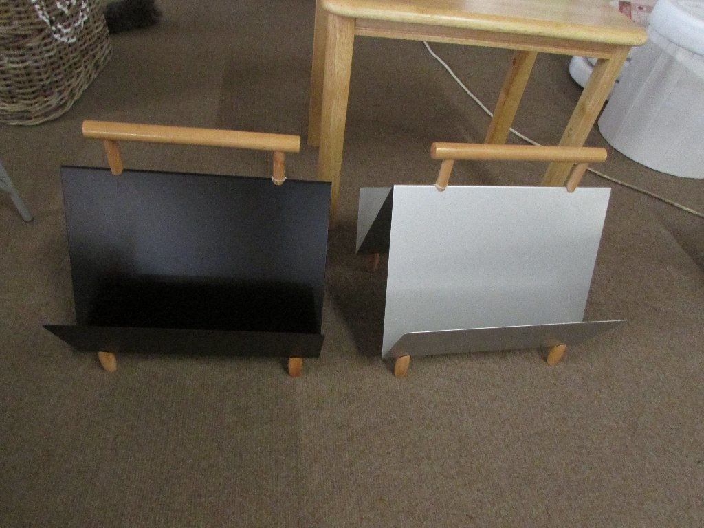 Nieuw krantenbak 43 euro per stuk., Maison & Meubles, Accessoires pour la Maison | Porte-journaux & Porte-revues, Corbeille à journaux