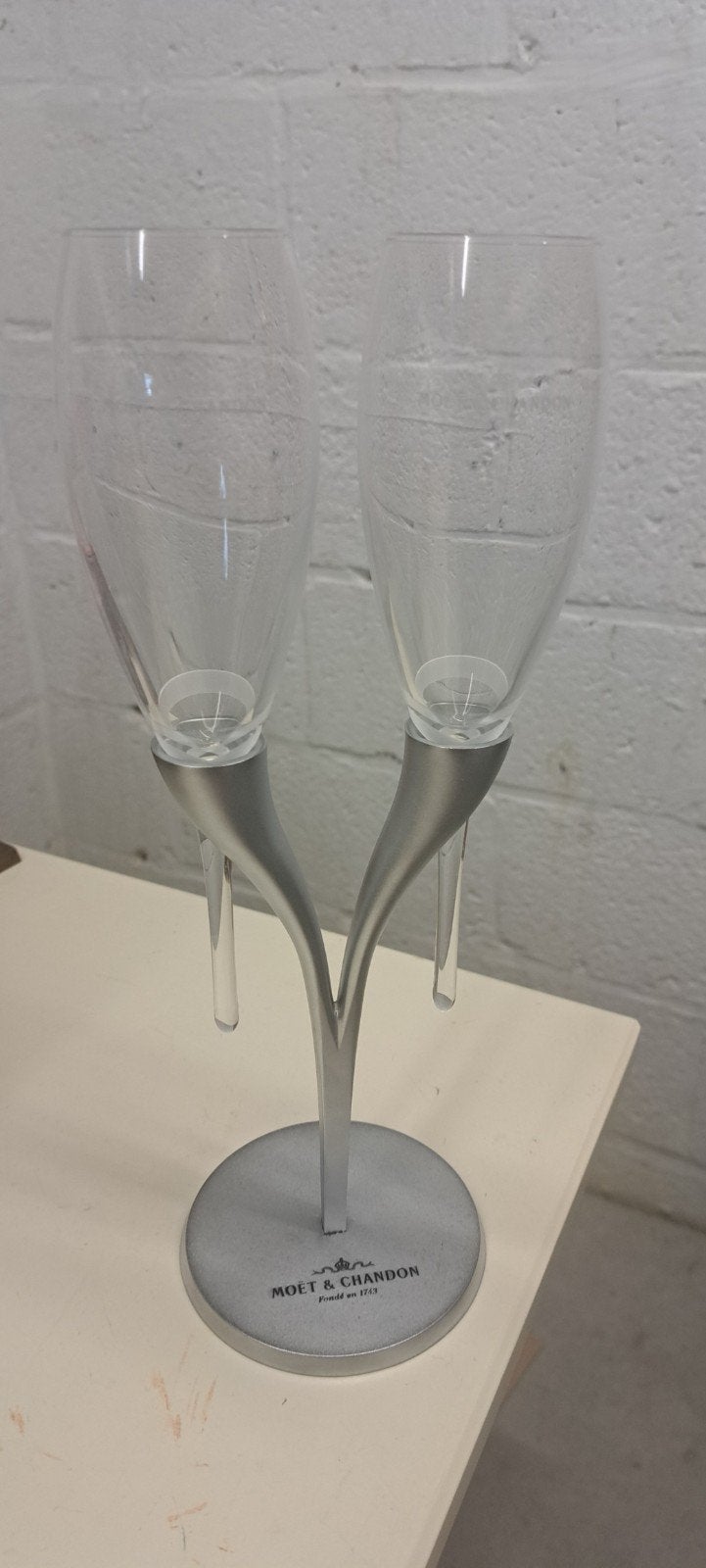 deux coupes à champagne dans un support en métal argenté, o, Collections, Enlèvement ou Envoi, Comme neuf, Autres types