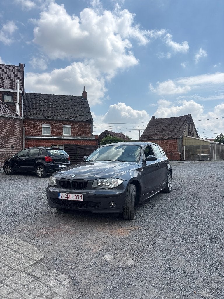 BMW 116 i, Argent ou Gris, Noir, 5 portes, Particulier