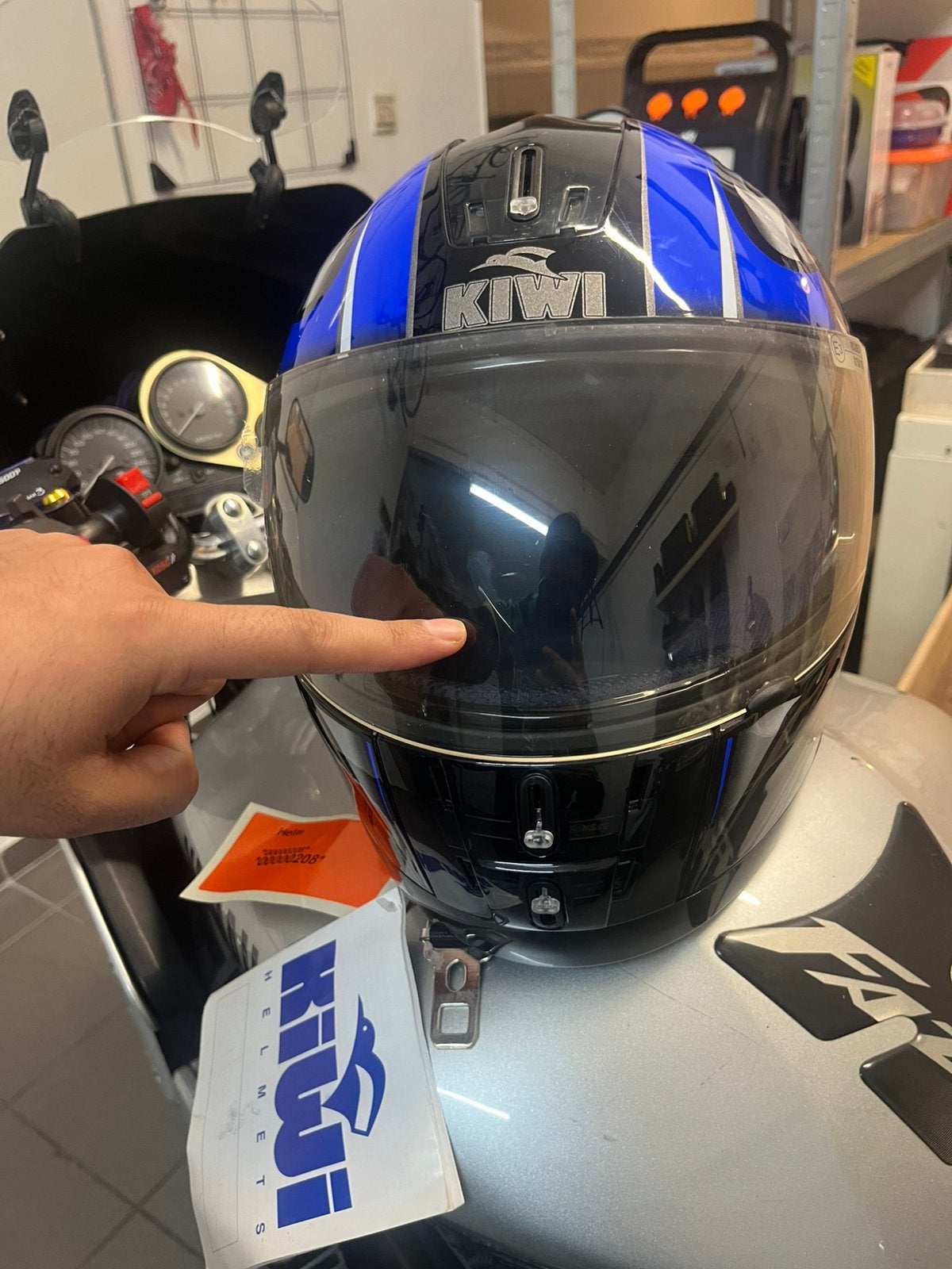Splinternieuwe Kiwi Motorhelm Prachtig Blauw/Zilver NOS M/L, Motoren, Ophalen of Verzenden, M