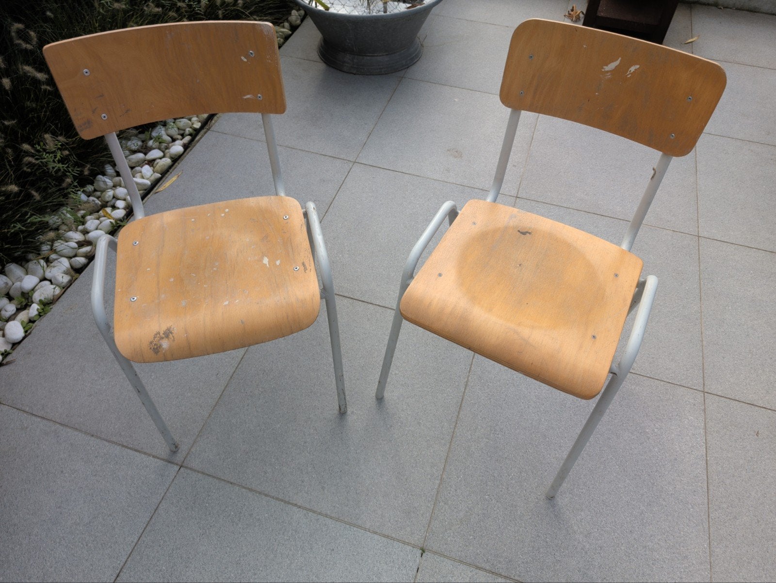 2 licht verschillende schoolstoelen, Ophalen, Gebruikt