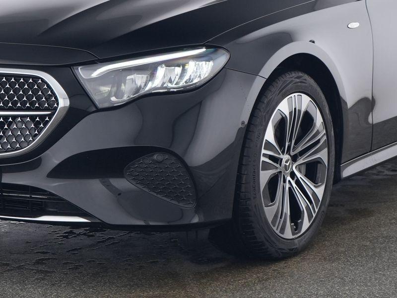 Mercedes-Benz E-klasse 300 e Berline Luxury Line | Distronic, Auto's, Automaat, 4 deurs, Gebruikt, Zwart