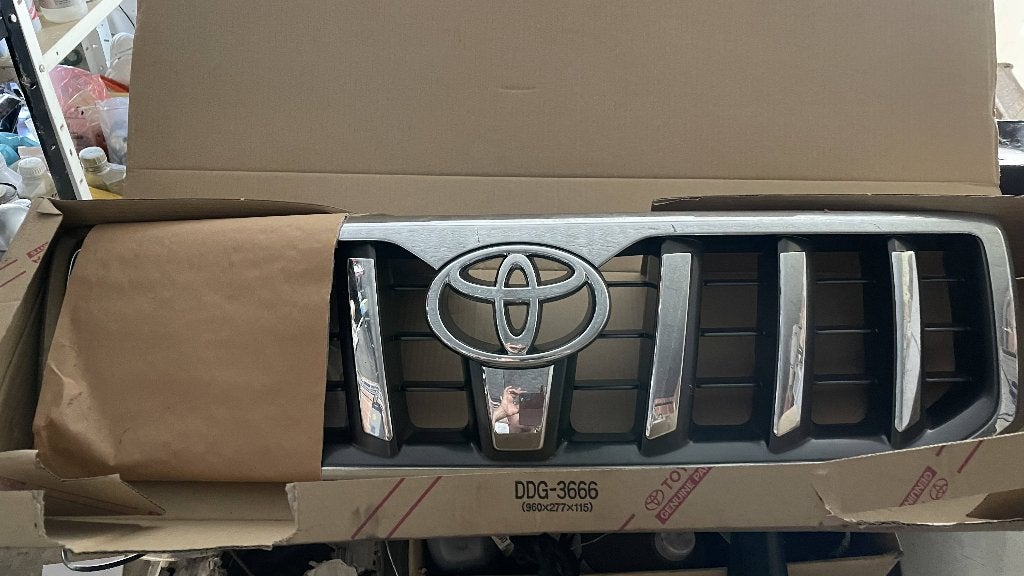 Originele Toyota grille Landcruiser J120 D4D 3.0 D  2006 =>, Autos : Pièces & Accessoires, Carrosserie & Tôlerie, Enlèvement, Neuf